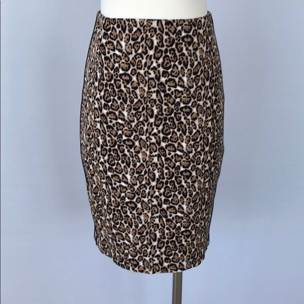 NWT WHBM Leopard Stretch Pencil Skirt Size 2P - Picture 4 of 11